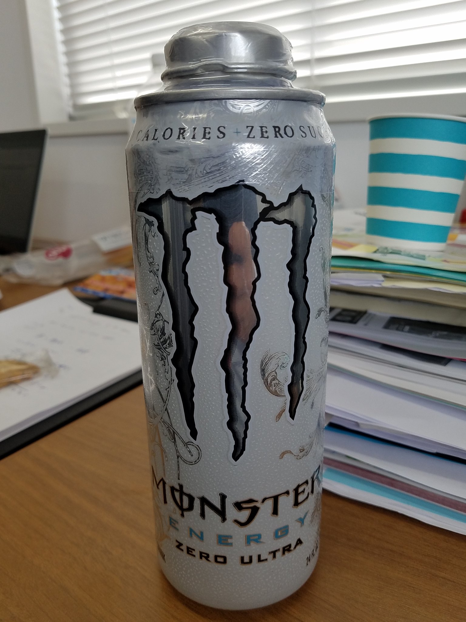 三角浩一 人生のエラボレーション ハワイのお土産 でかい モンスターエナジー Mfnster モンスターゼロ T Co 2tpapwgaws Twitter