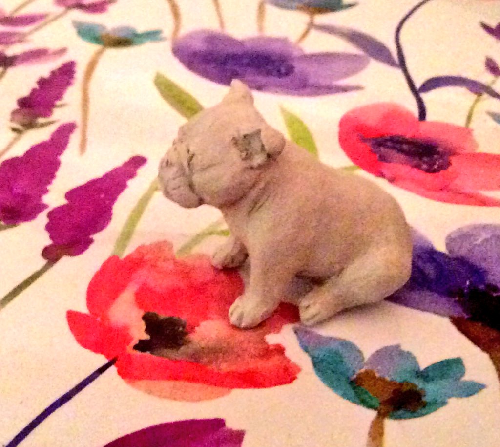 JKitowksi's tweet photo. Heyyy! So I’ve mostly been working on my comics this week however it hasn’t stopped me from playing with clay and getting underway with a commission of a tiny (an inch tall) bulldog!
#bulldog #dogart #sculpture #petportrait #dogsculpture #animalart #dogs #ceramicart #ceramics https://t.co/H0sie4Mthh