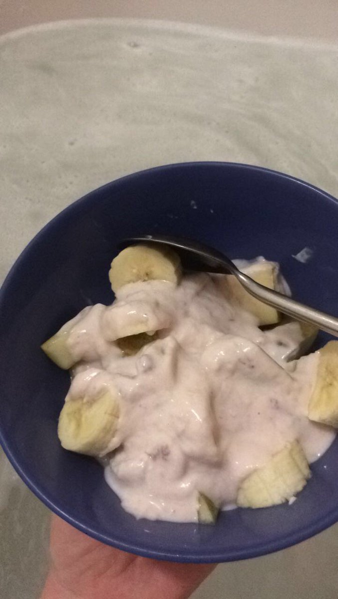 CouchMarathon's tweet photo. #FridayNight

Old me: #BraOff #BottleWine #BarChocolate #VegOnTheCouch

New me: #BraOff #6mile #Run #BubbleBath #FruitnYoghurt #DrinkWater

#NewMe
#StillHateBras
#GetActive
#BeHealthy
#HealthyChoices
#TakeControl

#Earthathon
#TeamHumanRace

#HalfMarathonTraining
#Couch2Marathon https://t.co/jdTRAZaSXv