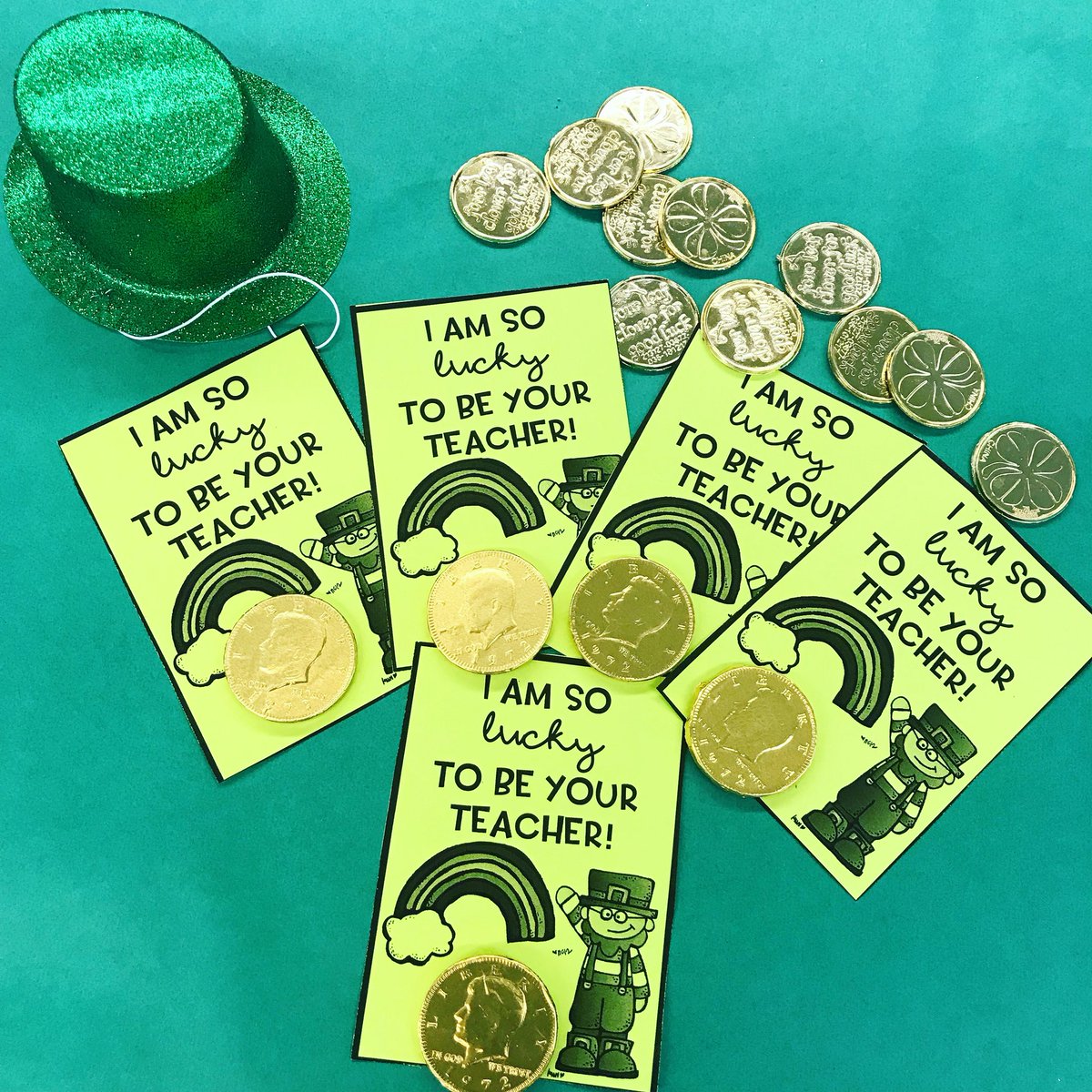 TeachtoGrow_'s tweet photo. •lucky teacher• ☘️ #iteachfourth #happystpattys #upperelementary #springbreaktime #lastminutetreats https://t.co/CcGuZTFNaa