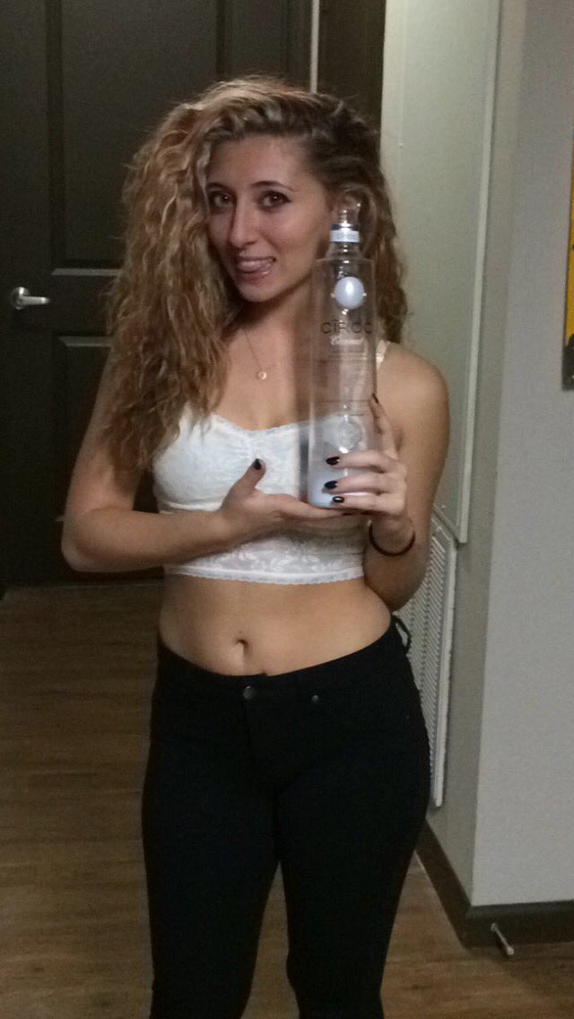 Dom_Flava99's tweet photo. @aeidlen94 🔥❤️🔥 #MyFavorite #CirocGirls https://t.co/IZRIs4yEQK