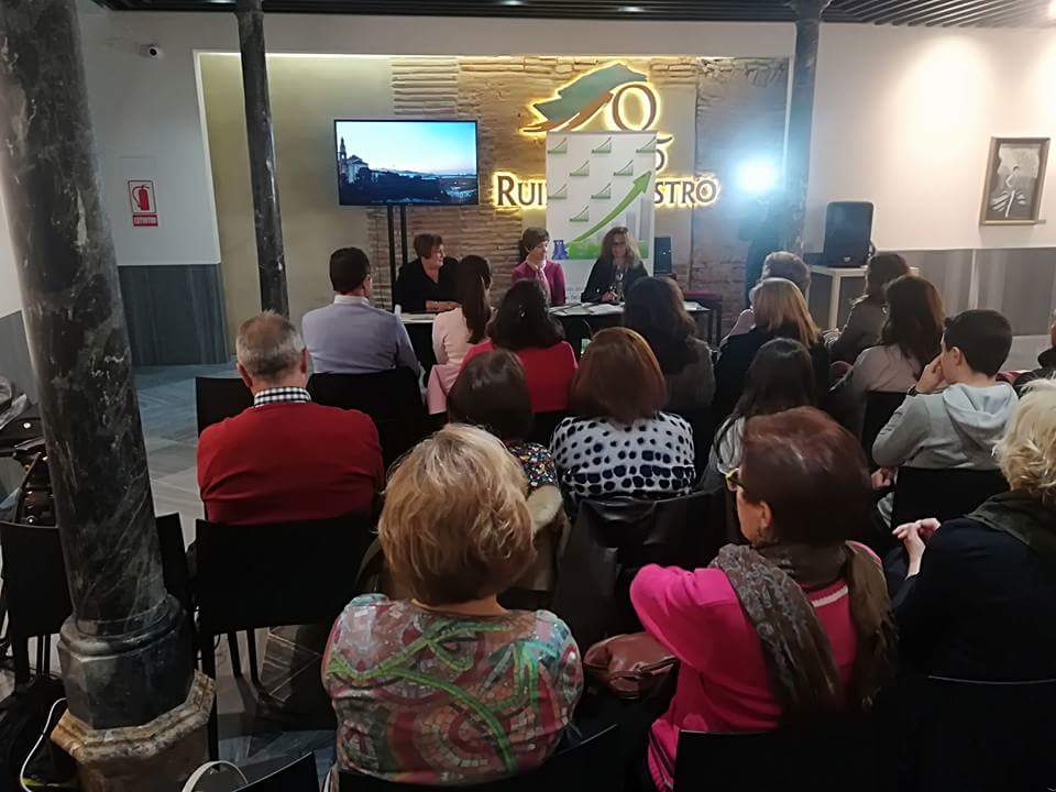 EMASasociadas's tweet photo. Mujeres, profesiones y empresa..el Arte de enseñar Arte.
#DiadelaMujer #Mujeresempresarias https://t.co/OzsTRM9zmi