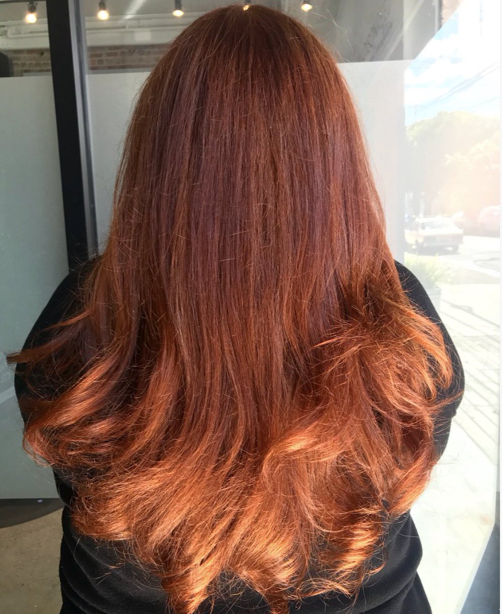 madisonreedllb's tweet image. How awesome is this #ColorTransformation from our SF Color Bar? (Swipe to see more). We used a mix of Genova (7NCG) and Como (7NGM) on her roots, then a mix in equal parts of Miele, Amaretto, and Cannella Gloss.