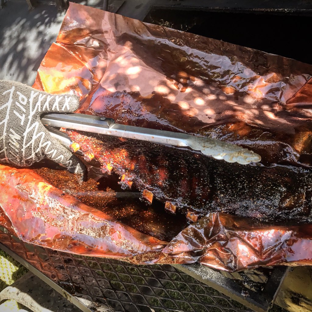 teamQ_BBQ's tweet photo. Rollinโ into the weekend like... #bbqribs #rackdaddy #texasbbq #bbqporn https://t.co/oX6WznijTb