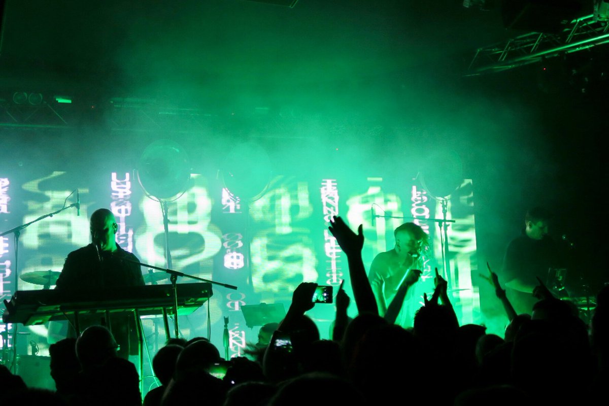 CarstenFFM's tweet photo. @PPFofficial live im #DasBett Frankfurt mit @FfmKathrin . Ausverkauft und rappelvoll. Das 4. Mal live gesehen. Ca. 1993 im #PC69 Bielefeld das erste Mal. Damalige Vorband: Rammstein. Zeit vergeht... https://t.co/Aeb1DY009D