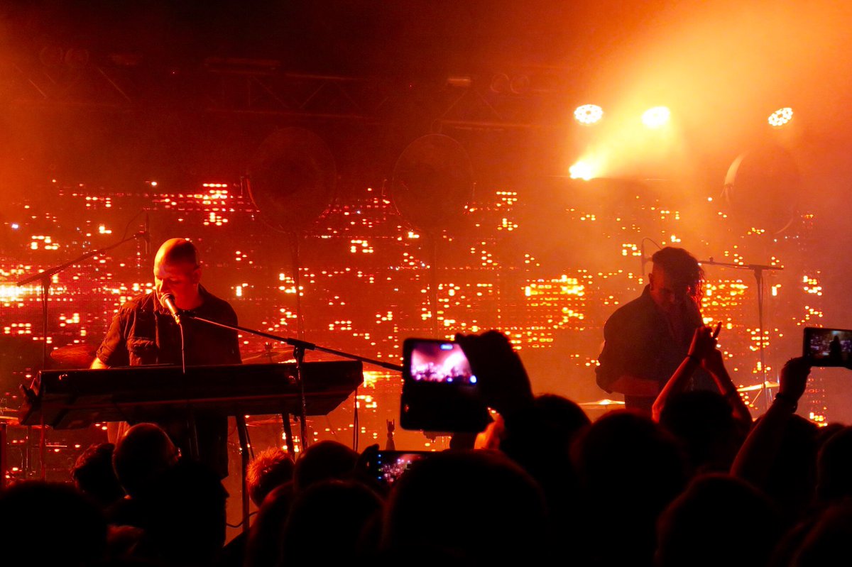 CarstenFFM's tweet photo. @PPFofficial live im #DasBett Frankfurt mit @FfmKathrin . Ausverkauft und rappelvoll. Das 4. Mal live gesehen. Ca. 1993 im #PC69 Bielefeld das erste Mal. Damalige Vorband: Rammstein. Zeit vergeht... https://t.co/Aeb1DY009D