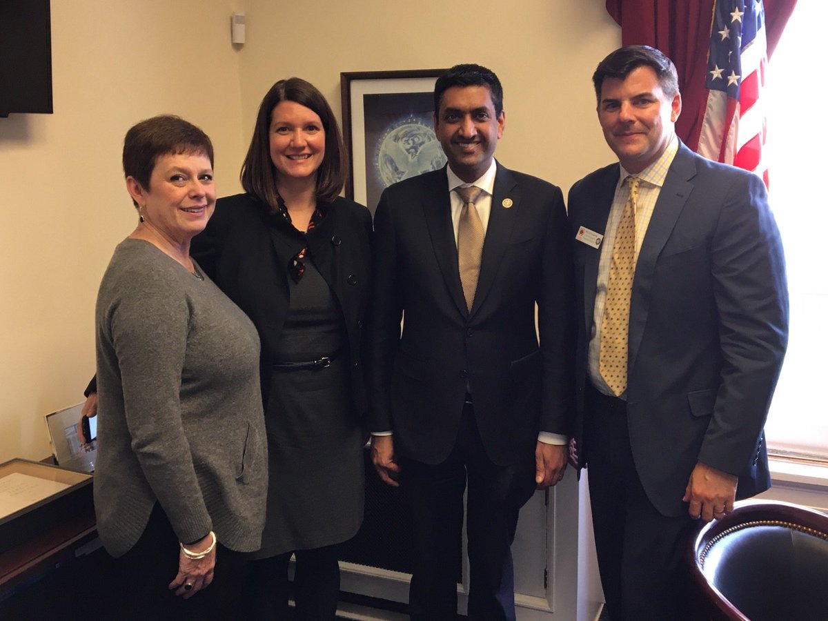 CanyonSnowLLC's tweet image. Great to meet with our Silicon Valley leaders and true champions of @nationalservice to discuss the important role @CityYearSanJose and @AmeriCorps members play in CA #cyinvests #stand4service #fbf
