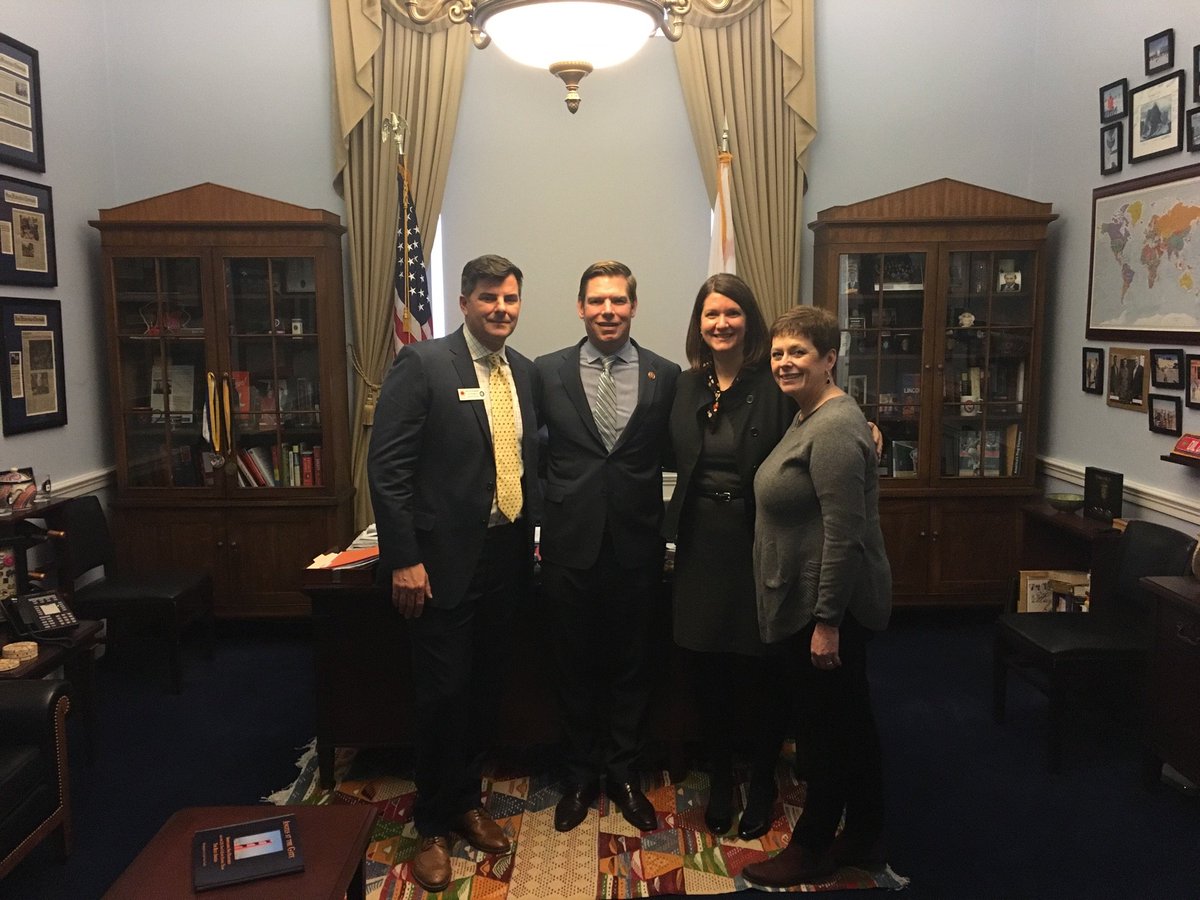 CanyonSnowLLC's tweet image. Great to meet with our Silicon Valley leaders and true champions of @nationalservice to discuss the important role @CityYearSanJose and @AmeriCorps members play in CA #cyinvests #stand4service #fbf