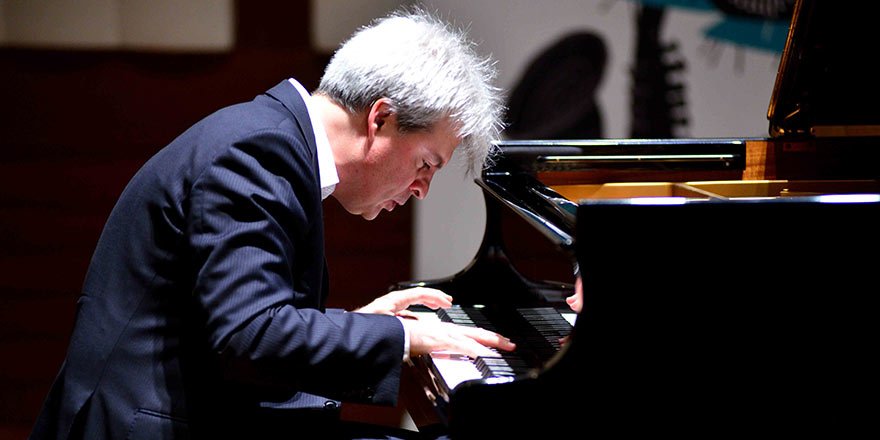 İzmir Kültür Sanat ve Eğitim Vakfı’nın (İKSEV) İzmir Büyükşehir Belediyesi katkılarıyla düzenlediği 25. İzmir Avrupa Caz Festivali’nde sahne sırası Piyanist Inaki Sandoval’ındı. İspanya ve Estonya Büyükelçilikleri işbirliği ile yapılan konserde Sandoval,… goo.gl/6iXayM