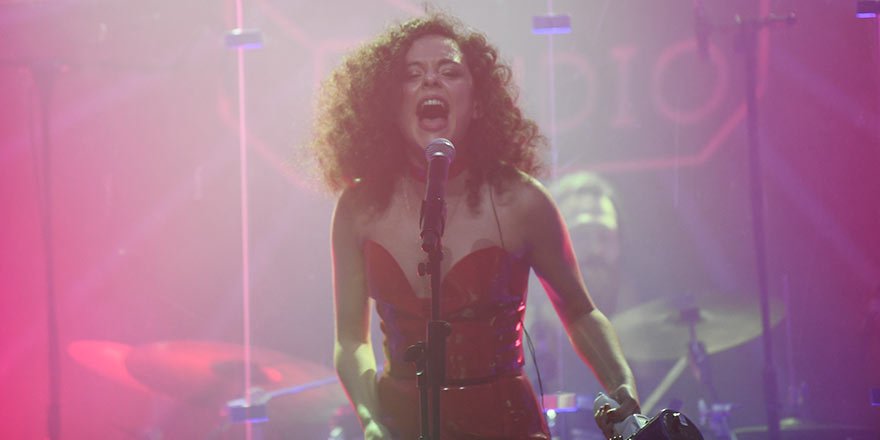 Müzik kariyerinde 10. yılını Sony Music etiketiyle çıkardığı 4. stüdyo albümü “Estrella” ile kutlayan Yasemin Mori, “Lokalize” etkinlikleri kapsamında verdiği albüm lansman konseriyle geçtiğimiz akşam Zorlu PSM’de sahne aldı. Uzun zamandır heyecanla… goo.gl/fXHMGW