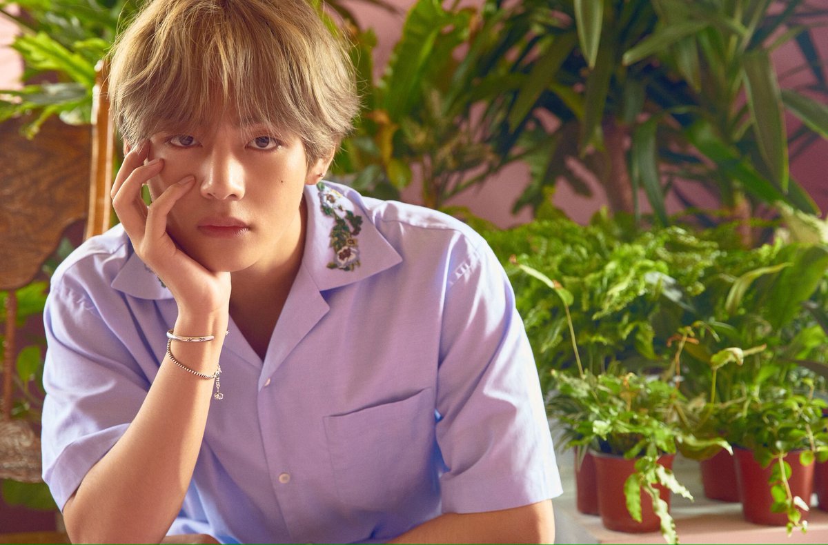 This is without a doubt the best taehyung pic exposing his beautiful tan skin  #V  #뷔
