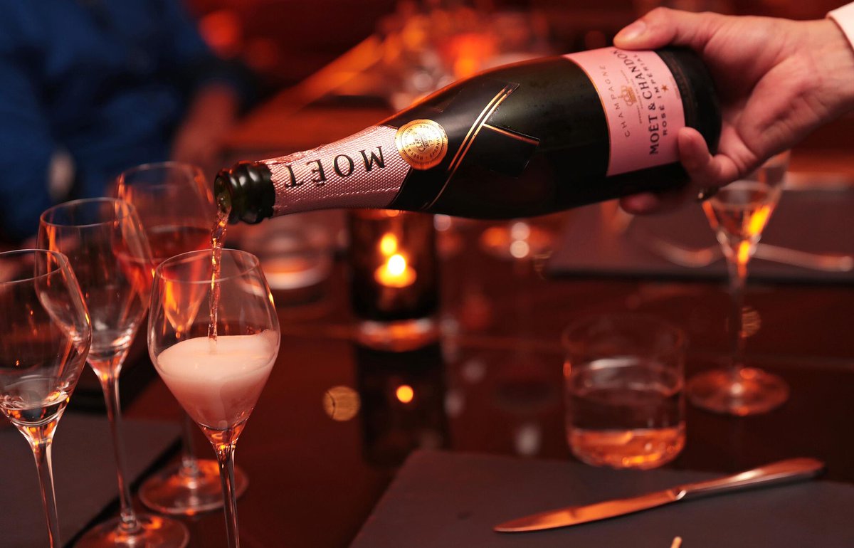 TheVanderbiltSJ's tweet photo. Yes way, rose! A perfect ending to your week starts with us. Who would you like to join you for a toast? #VanderbiltLife #VCLounge #FridayFeeling https://t.co/wJIJiwcrcw