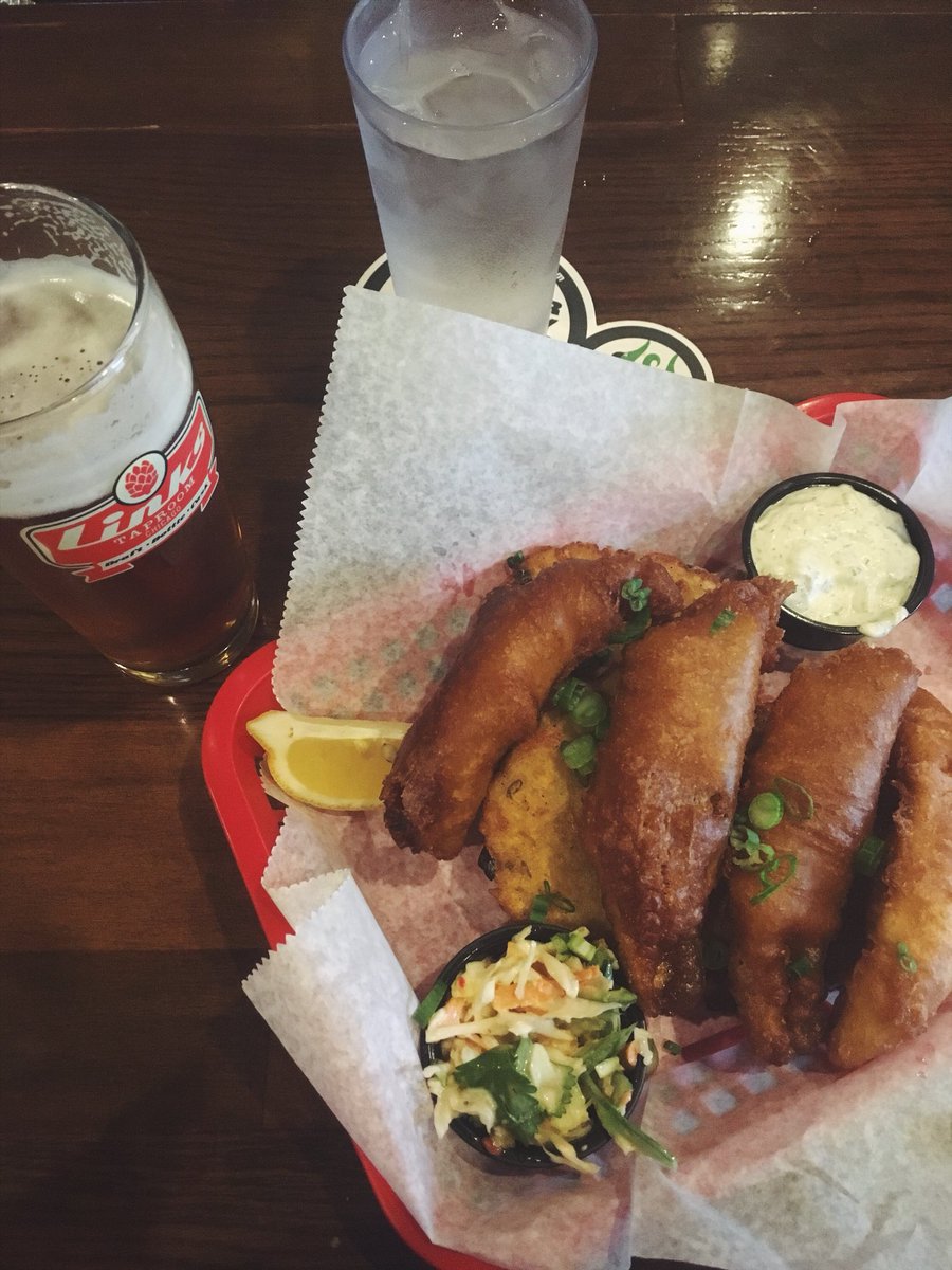ChiFishFry's tweet photo. Tonight’s stop: lake perch (!), potato pancakes and a Zombie Dust at @LinksTaproom #clffc https://t.co/DSyUZjwHov