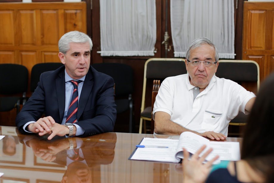 BloquePJSalta's tweet photo. Diputados del #BloqueJusticialista abordaron junto al ministro de Cultura, Turismo y Deporte @JuanMLavallen un paquete de leyes para el desarrollo y financiamiento de la cultura y el deporte en Salta #LeyDeMecenazgo #LeyDeFomentoDeLaIndustriaAudiovisual #SponzorizaciónDelDeporte https://t.co/vfcbVdiBxl