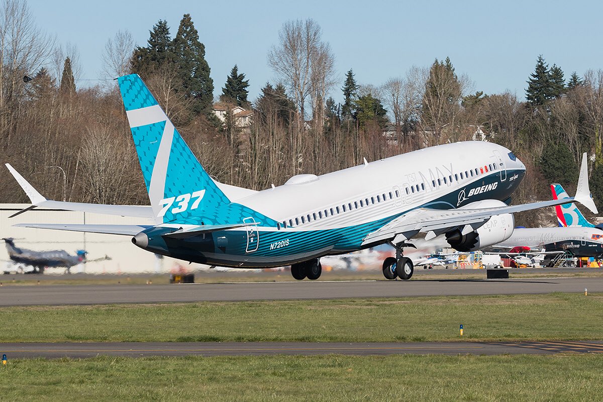 airwaysmagazine's tweet image. .@BoeingAirplanes #737MAX7 Makes Its First Flight (+Photos) 
airwaysmag.com/industry/boein…