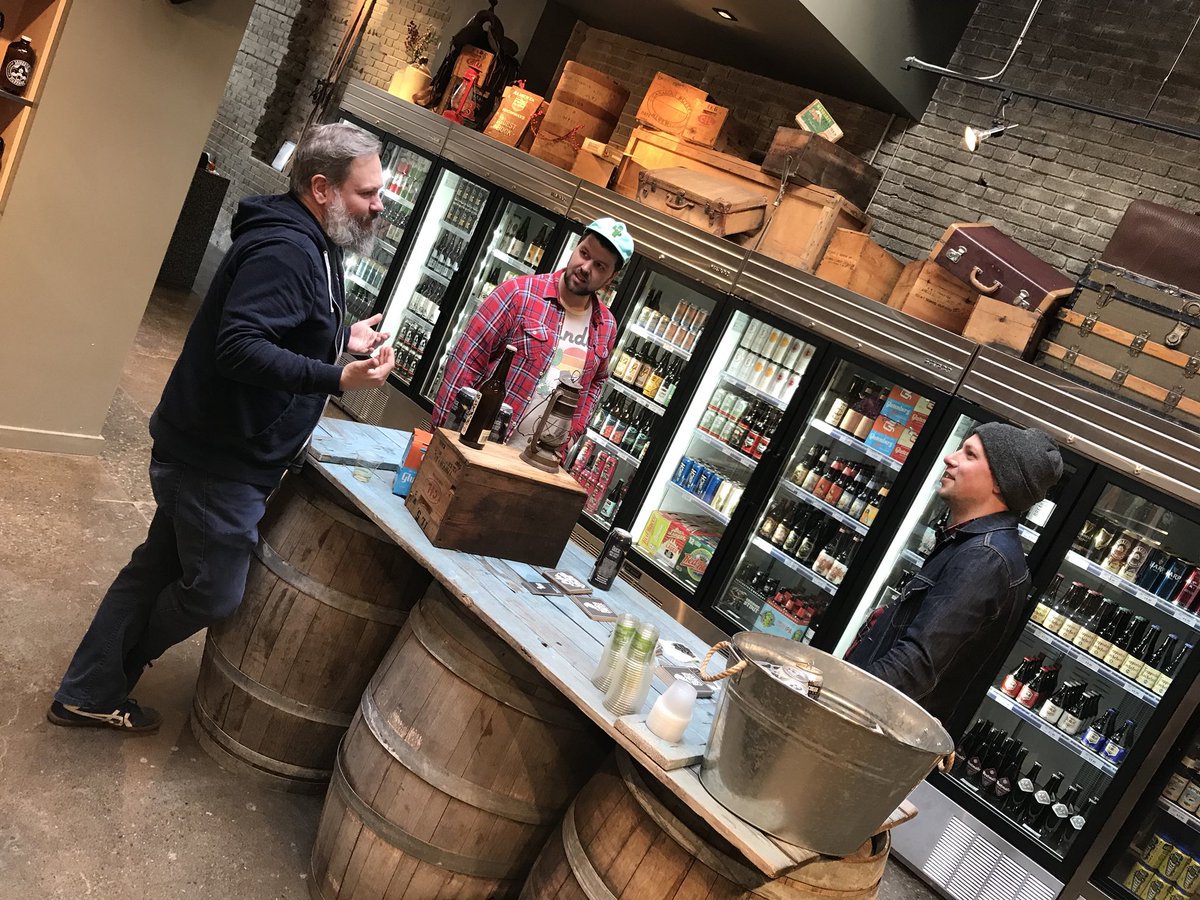 bhopps83's tweet photo. My @benchcreekbrew tasting just got started and already great beer convos going on. Here til 7pm https://t.co/dWxsQagimz