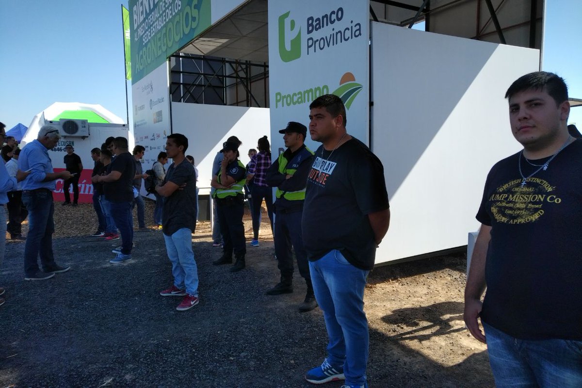 SutcapraOk's tweet photo. SUTCAPRA PRESENTE EN LA EXPOAGRO 2018 👏👏

Los compañeros de la bolsa de trabajo del sindicato participaron en la exposición agrícola ganadera más grande de Latinoamérica, realizada desde el 13 al 16 de marzo en San Nicolás. #SUTCAPRACrece https://t.co/teA45uxS4H