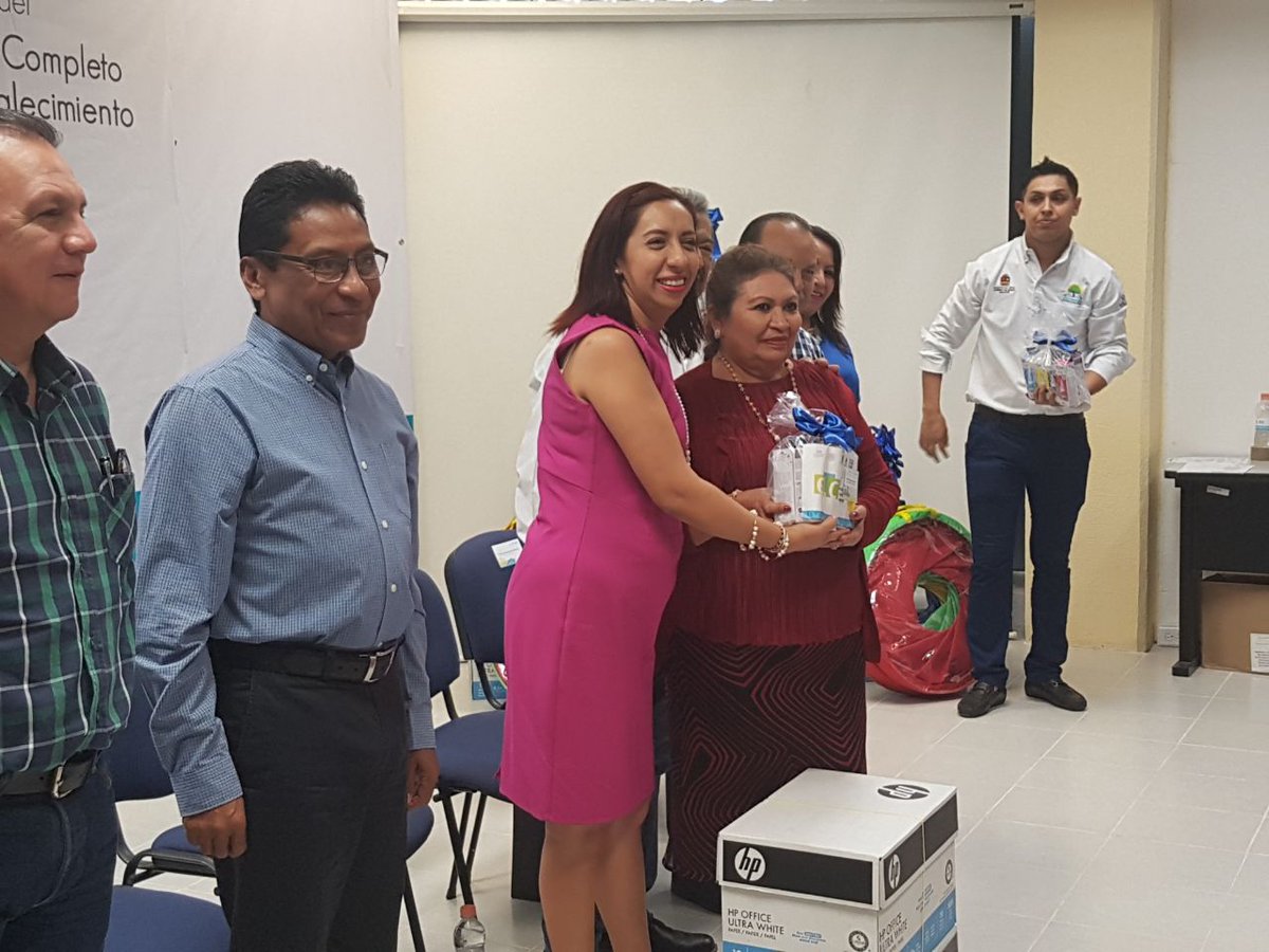 Entrega la SEQ material en beneficio de escuelas de la zona norte adscritas a dos programas educativos. Escuelas de Tiempo Completo y Fortalecimiento de la Calidad Educativa impulsan la mejora en los aprendizaje. Leer: ow.ly/kDHB30iZVzN