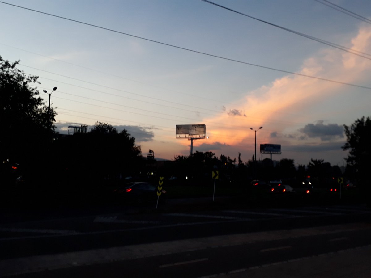 SMILE9701's tweet image. Con la mejor música en este atardecer @MCHeisel en #HeiselParty gracias por estar hay cuando más lo necesitamos...