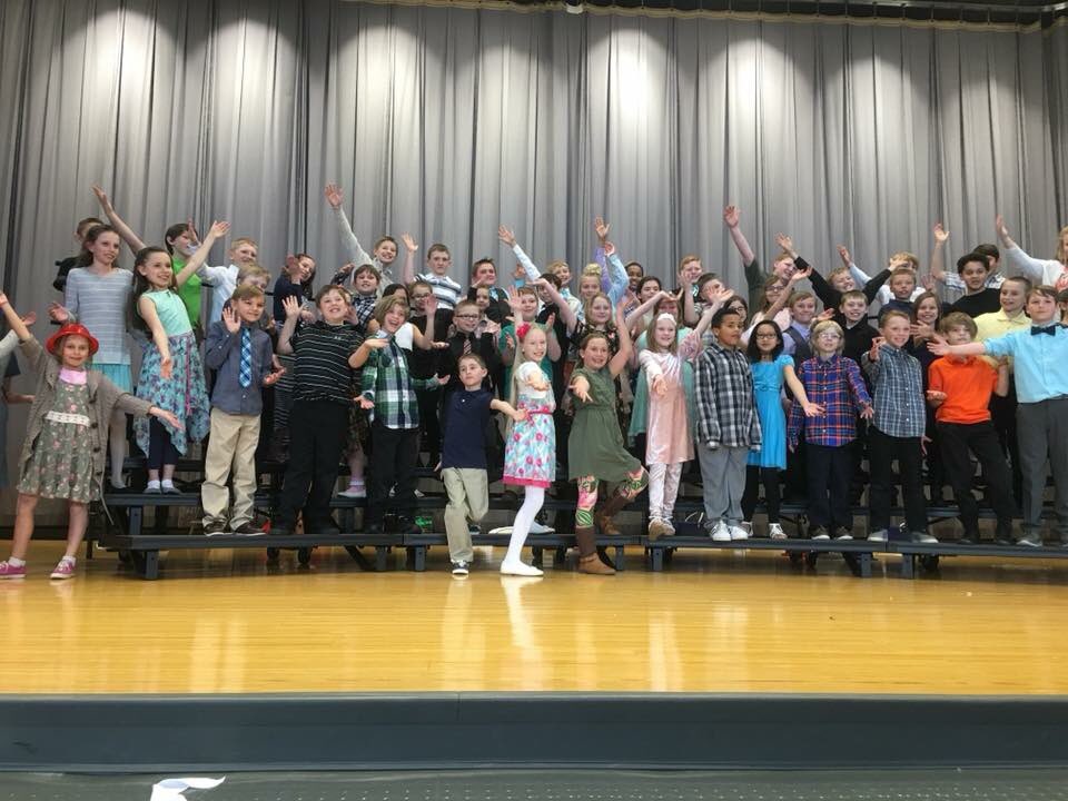 MrsLonien's tweet photo. Still smiling from the incredible performance from 4th Street kiddos. Proud is an understatement! Bear Cave kids are so lucky to have Mrs. Peloquin to give them this opportunity! #proudteacher #bearcaveintermediate #tigerpride https://t.co/fKywjS78ms