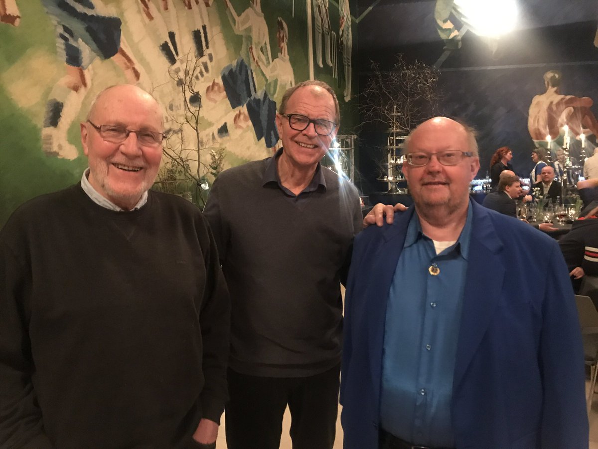 mpbdavidsen's tweet photo. Et af årets højdepunkter for mig er generalforsamlingen hos Danske Sportsjournalister. Så mange gode kolleger. Så mange dygtige journalister. Så mange anekdoter. Så mange ikoner. Tak for i aften. #DSFest https://t.co/lqcAD9V98J