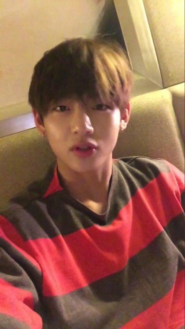 Y'all knw what, this is always the most difficult for me to stop these threads. To god i swear, this is THE LAST AND ONLY taehyung bare face pic  #V  #뷔