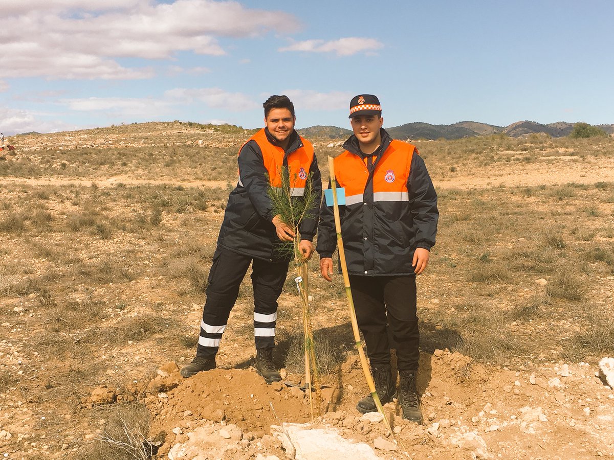 _SEMPC's tweet image. Finalizamos el día en Lorquí, encuentro benéfico a favor de Cáritas y repoblación del campo de Cartagena en Corvera. Un día espectacular sin duda. #reforestación #Cáritas