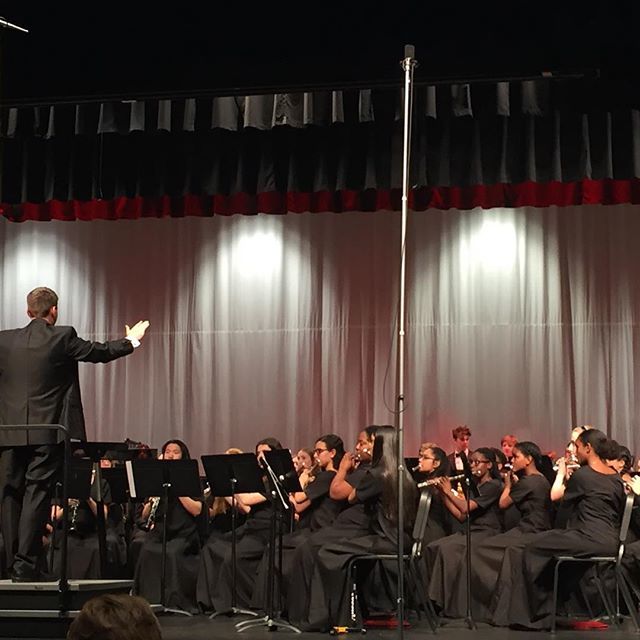 turningclockbac's tweet image. Time for a band concert! #bandmomlife #music #concerttime ift.tt/2FNRVIo