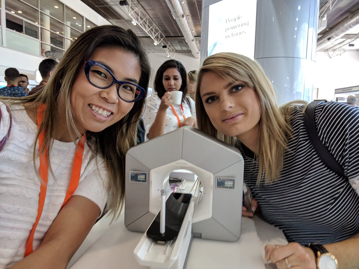 Huong_V_Nguyen's tweet photo. Checking out the Halcyon @VarianANZ booth @ASMIRT2018 #ASMIRT2018 #icongroup #selfieswithHalcyon https://t.co/34dKjBsywg