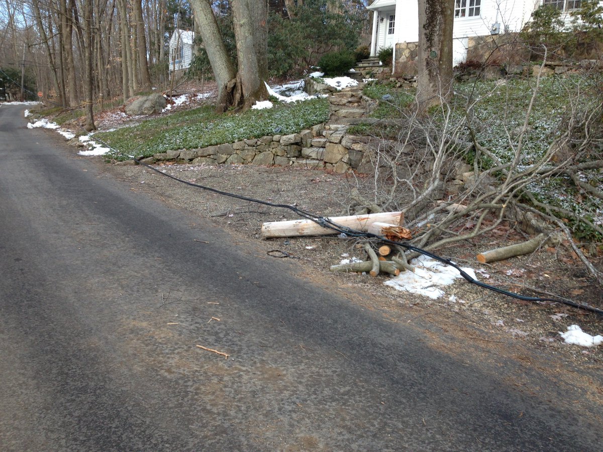 krm296's tweet photo. @News12CT my mother has been without power and a wire down for 10 days and has had 4 no-shows. She is desperate to feel at home and safe again. https://t.co/ZtK2AHMAxK