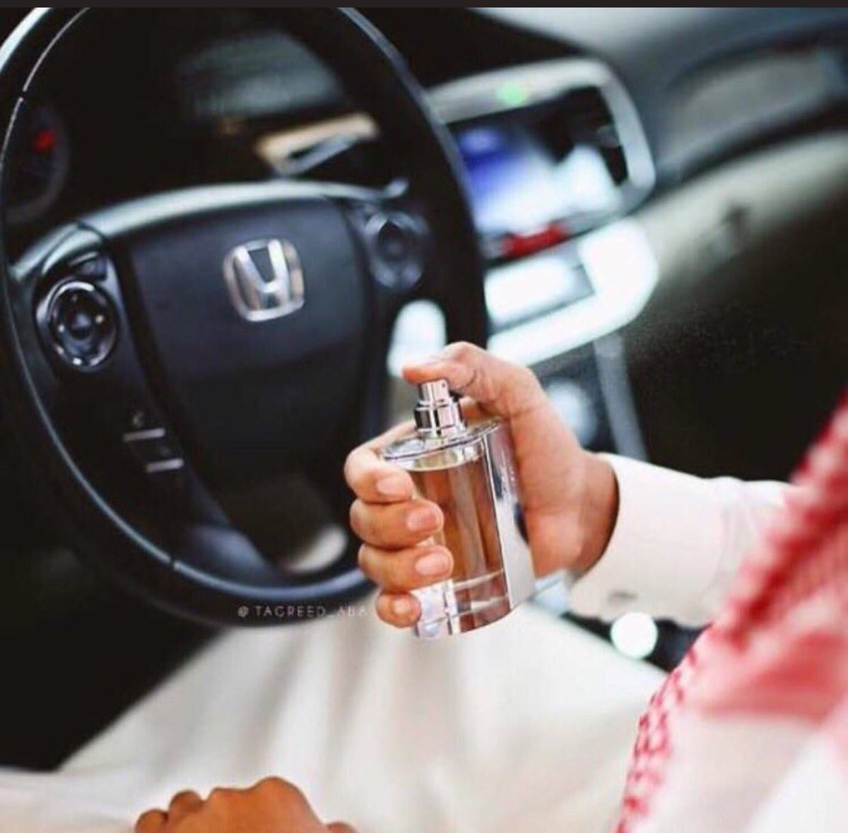 76__t's tweet photo. -
#ليت الهوى يـ الغلا لآهب من #يمك
يجيب لي شـذا #عطرك #ونسناســه
.
حتى أغمض #وأشوفك طيـف وأ��مك
وأقـول هـذا #غلاي وهـذه ..آنفاسـه♥️
.
🌺 https://t.co/9oXabq5FZo