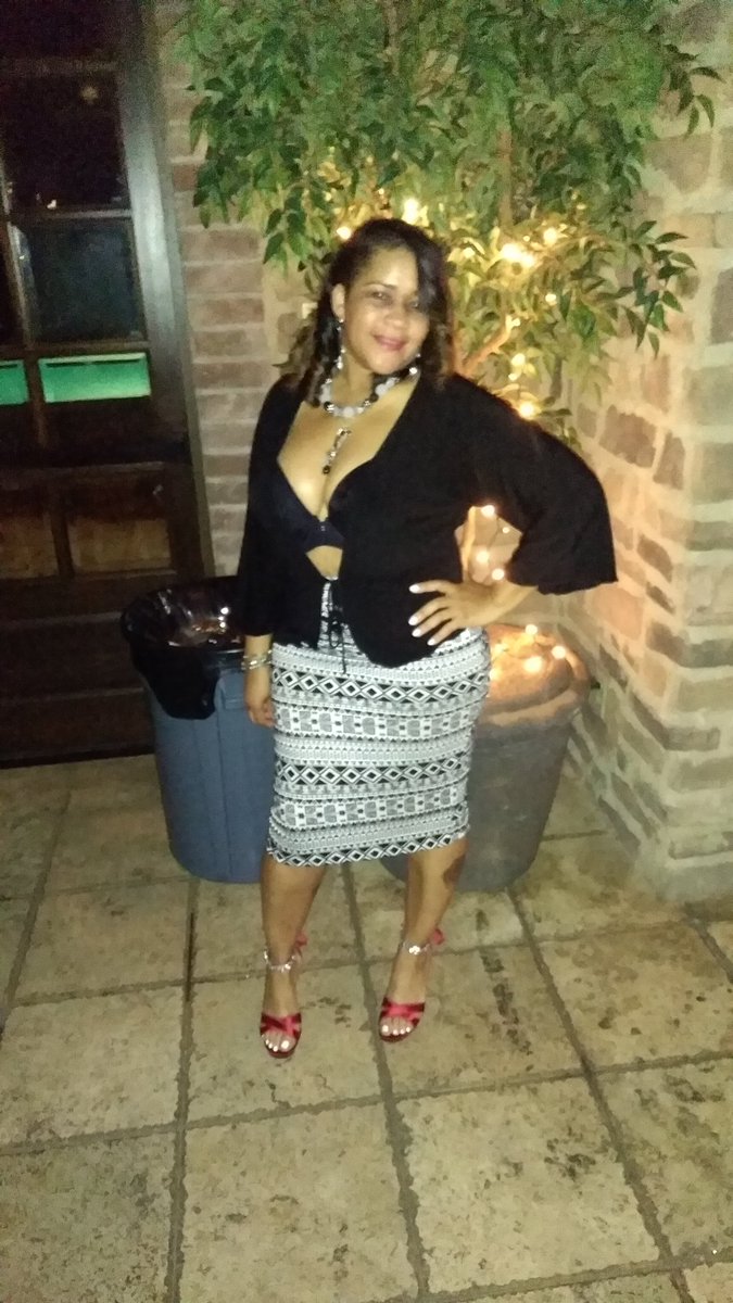 PhenomenalMsTee's tweet photo. Celebrating my brother in law 50th bday.. https://t.co/TSGzfeuAAa