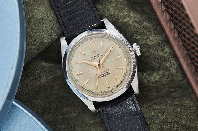 analogshift's tweet photo. Ref. 6284 Oyster Perpetual circa 1950’s for your Friday evening.
.
.
.
.
#tudor #vintagetudor #rolex #oysterperpetual #1950s #dresswatch #vintagerolex #vrf #stainless #toolwatch #friday #womw #nyc #vrf #watchpassion #watchfam #watchmania #watchaddict #menstyle #watchoftheda… https://t.co/ecSsXAWqwC