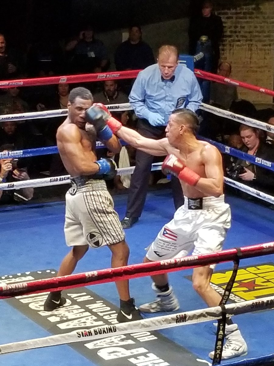 kellypomara's tweet photo. Go Jon Go #RockinFights @starboxing @ringmagazine https://t.co/i5EcfTe5T5