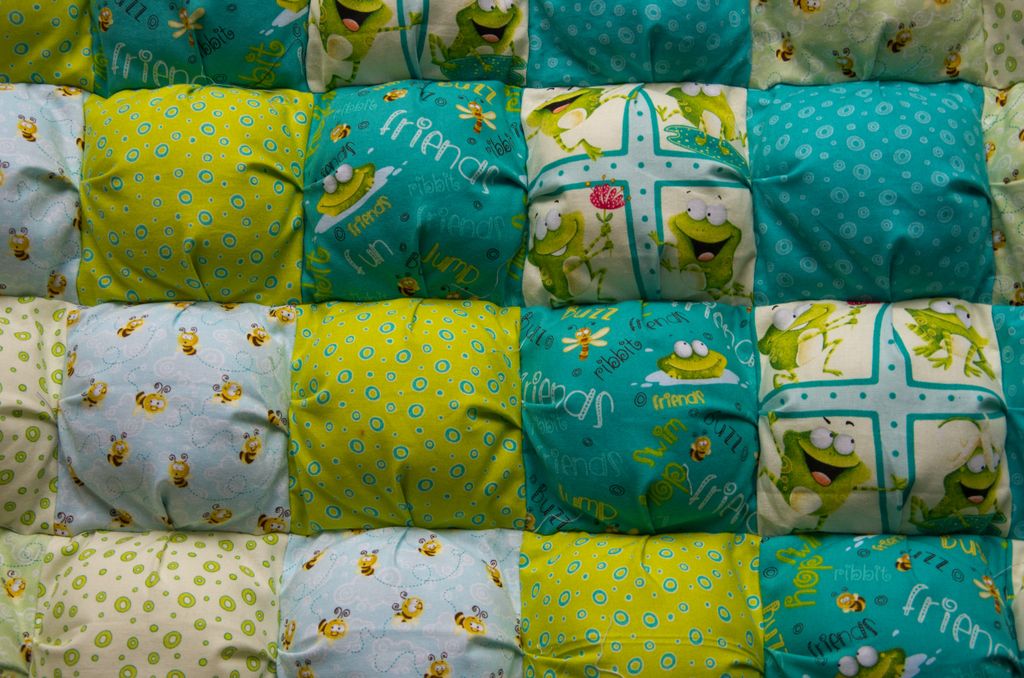 howarths63's tweet photo. NEW LISTING! #Frogland Friends #tummyTimeQuilt perfect #ShowerGift  #Newborn #Nursery #newMom #BabyGift #bubblequilt #girlquilt #boyquilt #babyfloormat #puffquilt #babyhandmadequilt #minkyblanket #babyquilt #babyshowergift #babygirl #BabyBoy https://t.co/hxrtO9HdEx https://t.co/FlTWXE9Q2N