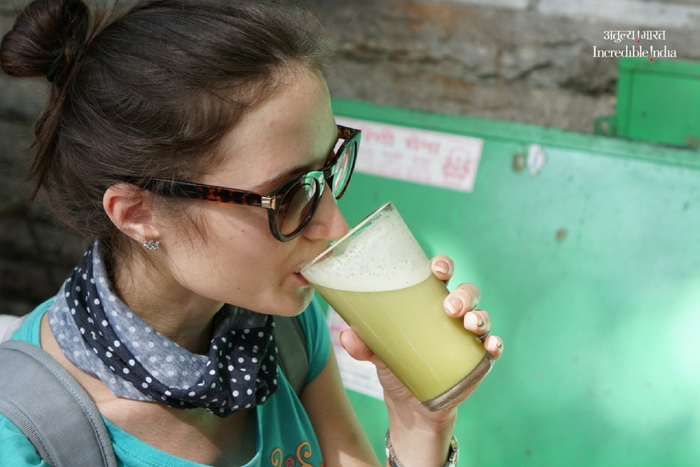 incredibleindia's tweet photo. The perfect thirst-quencher for you this summer! #SugarcaneJuice https://t.co/XZaPLMFaEV