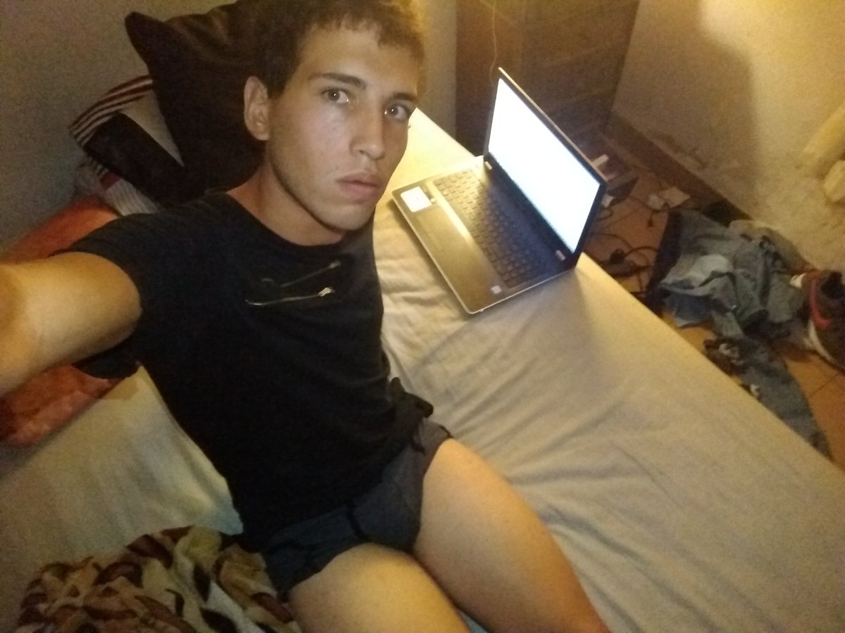 ChapeNacho's tweet image. Acá acostado