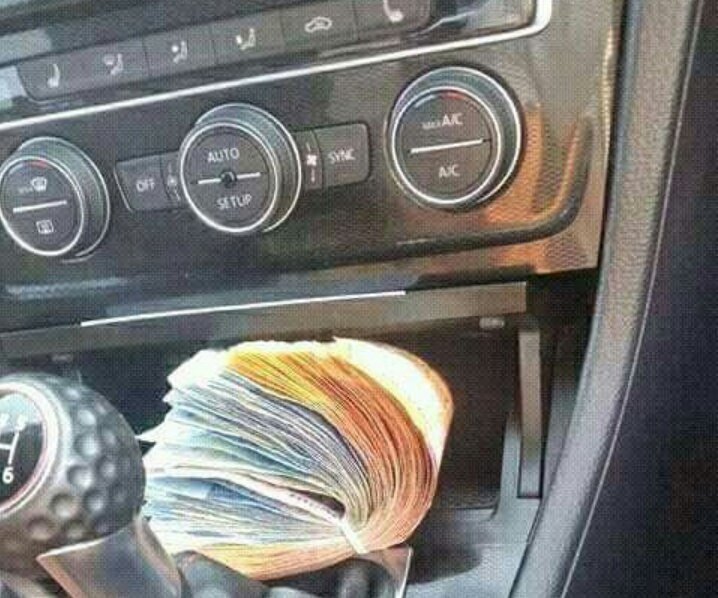 When #bitcoin is the only thing you know that gives you this typa moola #WeDontCompeteWeComplete #GalaxyS9 #friyay