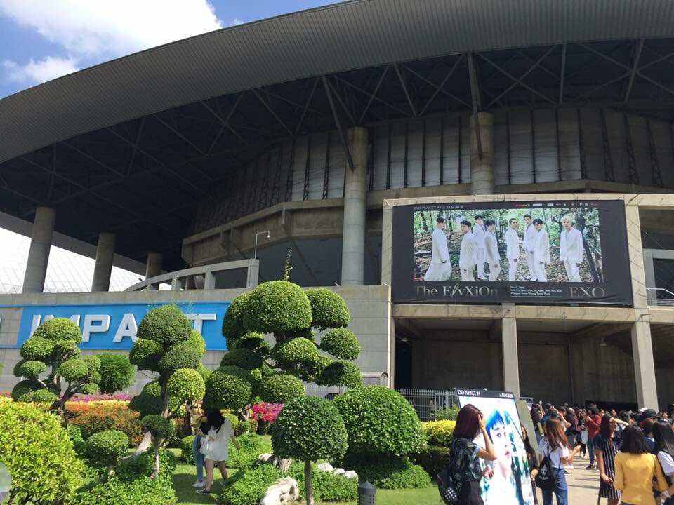 PEACHchanbaek's tweet photo. GO GO GO #ElyXioninBKK #ElyXioninBKKDay2 https://t.co/xwLA6G0JWw
