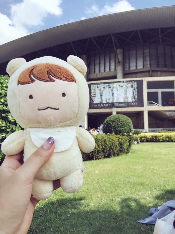 PEACHchanbaek's tweet photo. GO GO GO #ElyXioninBKK #ElyXioninBKKDay2 https://t.co/xwLA6G0JWw