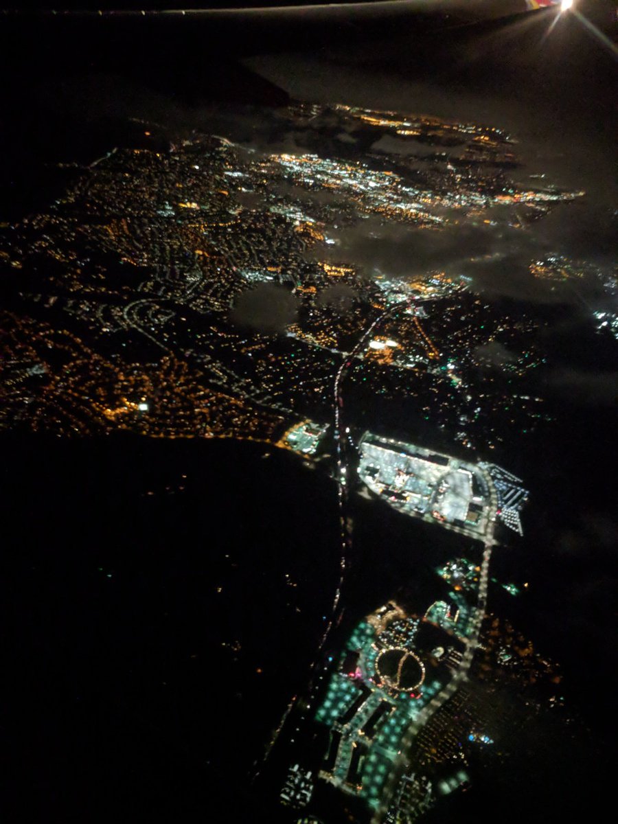 HalffullDjs's tweet photo. @City_of_Anaheim Flying over Anaheim #halffulldjs #halffullofficial https://t.co/KdzGI9wBfu