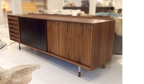 ScandObjects's tweet image. Showroom item on sale! Award-winning AV-01 sideboard by Arne #Vodder: tinyurl.com/AV-01-sideboar…