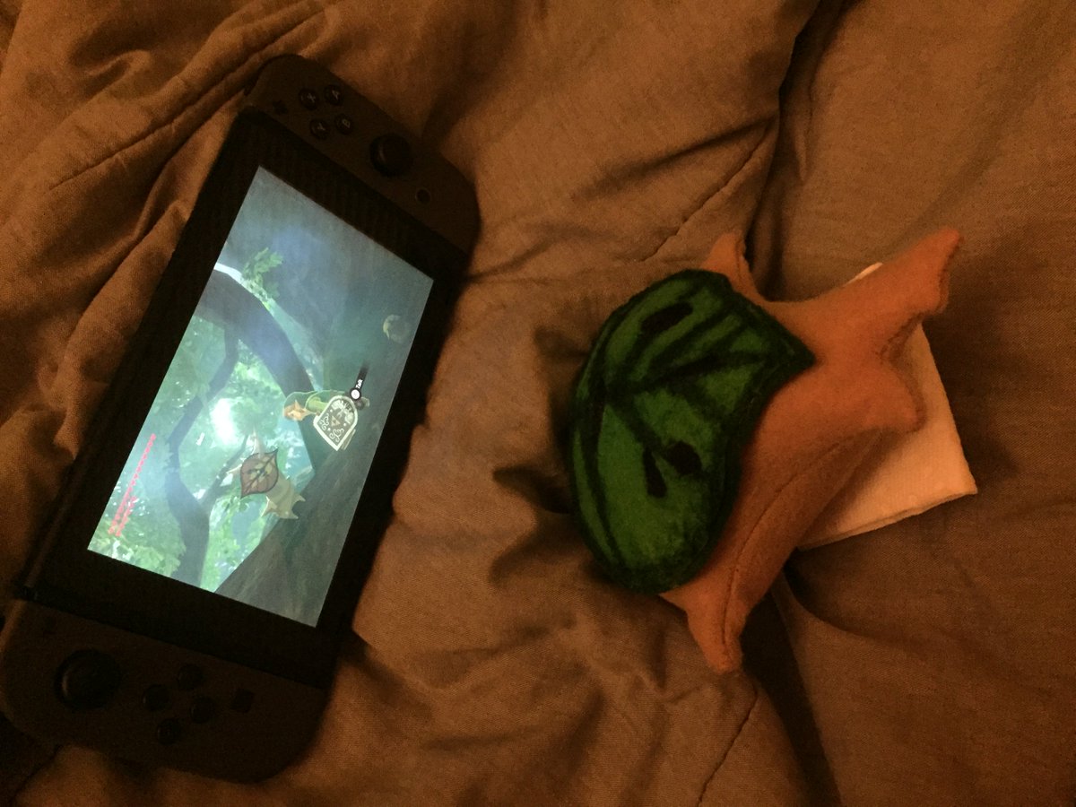 Lukauigi's tweet photo. #1YearWithNintendoSwitch #NintendoContest Makar Plush loves to play a few hours of The Legend of Zelda: Breath of the Wild in bed before naptime. https://t.co/S1KZw2NflN