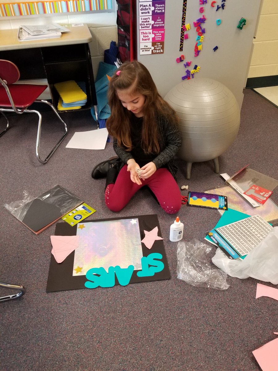 SusanBird21's tweet photo. How we want to present our solar system research #KME302  #kaneland302 #KanelandPride https://t.co/9x54n7UkeB