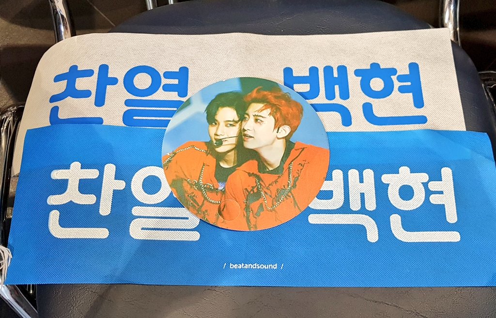 meetchanbaekTH's tweet photo. แจกแบนเนอร์ + พัดชานแบค 
"เฉพาะวันนี้เท่านั้น"
มารับที่ได้บริเวณ หน้าบูธ Thaiticket Major ทางเข้าเดอะ พอร์ทัลค่ะ
#ElyXioninBKK #ElyXioninBKKDay2 https://t.co/fGHzNfl4bw