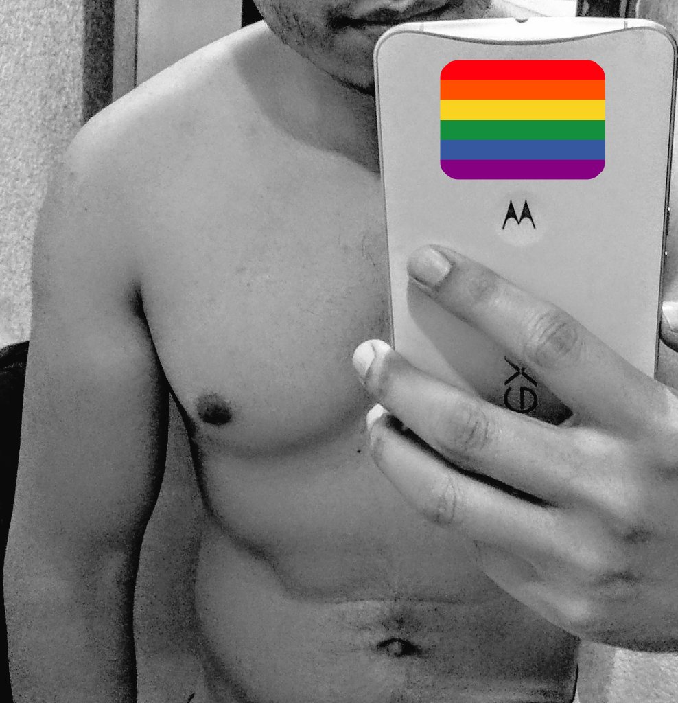 JonathoDMR's tweet photo. #GoodNight #ViernesDeGanarSeguidores #PechugaTime #Gym #Gay #GayBoy #Fitness #Gordo #Lonja #Pride 😎🏳️‍🌈 https://t.co/7lg0t7EBl3
