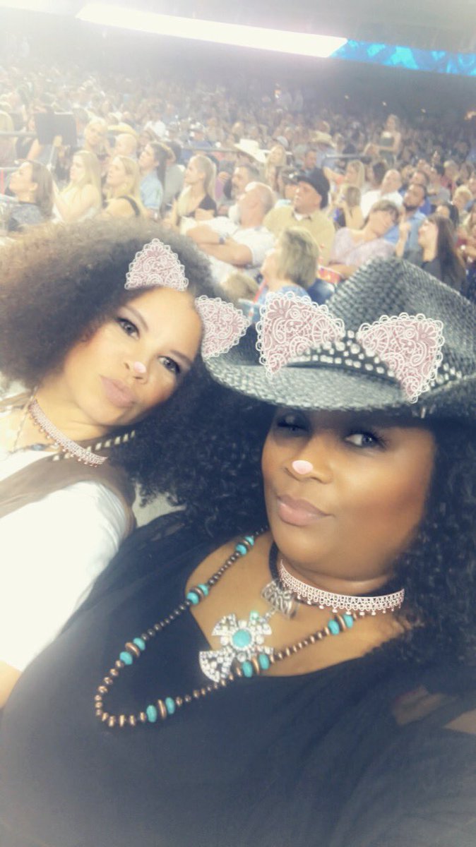 amiyasroro413's tweet photo. #RODEOHOUSTON https://t.co/tv71PkS3Yq