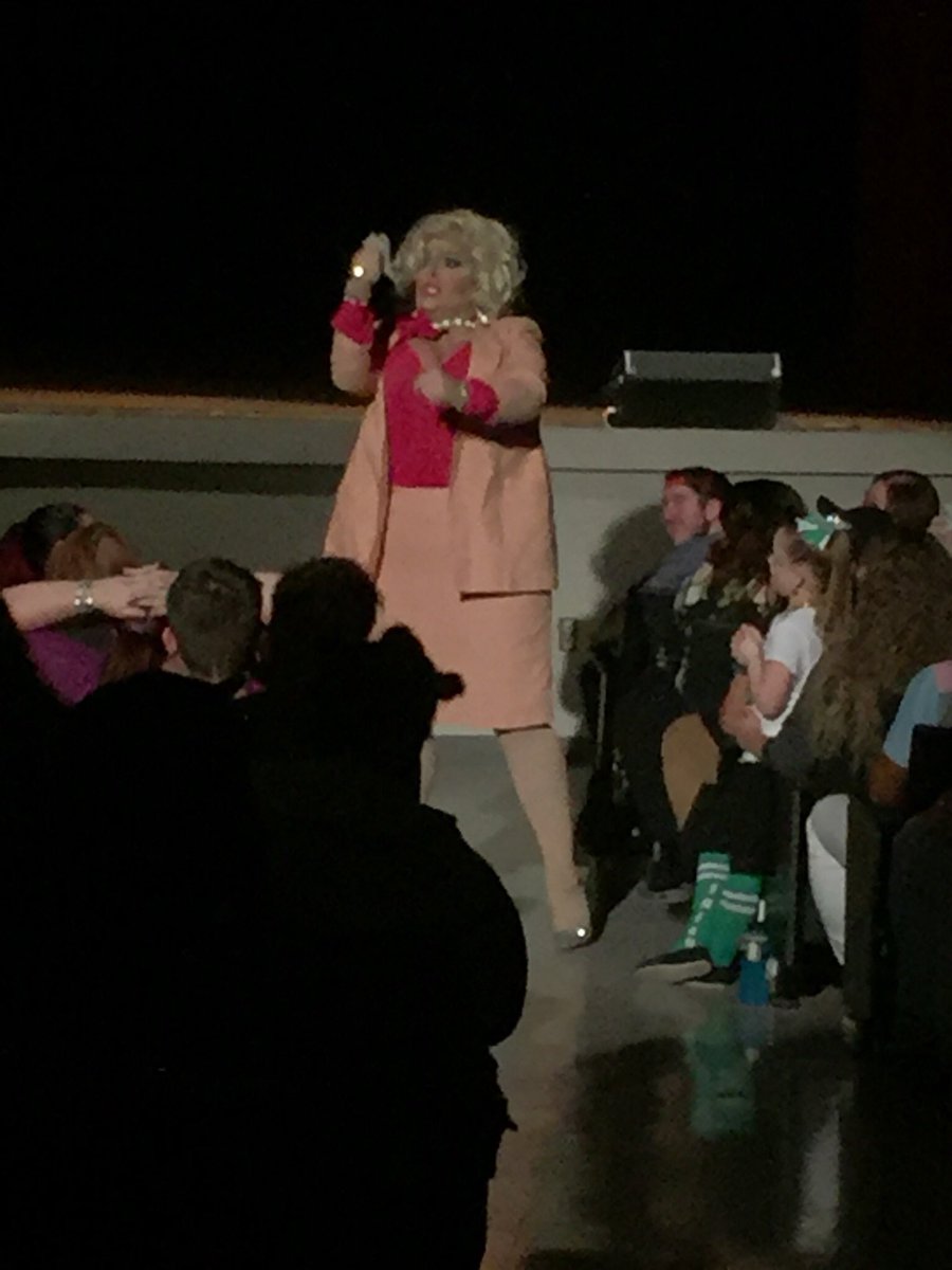 APSUSAGA's tweet photo. Are you guys enjoying the show??!😍😍#gaypsu https://t.co/zztEQ9m5tT
