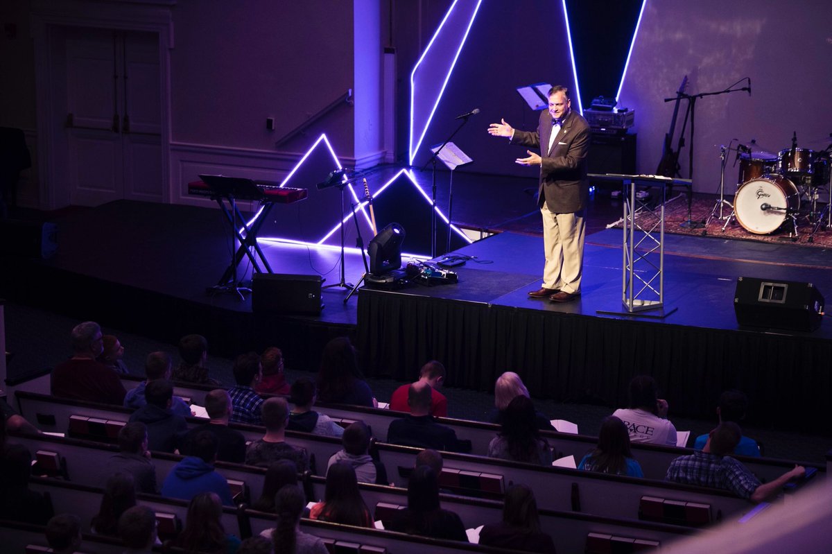 BoyceCollege's tweet photo. We’ve had an amazing first day at #RenownYouth as hundreds of high school students are being trained to stand firm in their faith. https://t.co/JOEeF2Xhzh