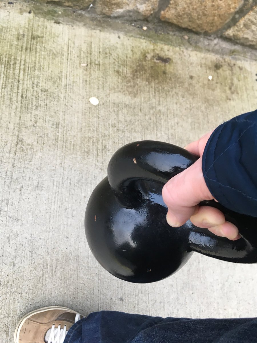 BuffRunner's tweet image. Farmers walk to work and back. Bloody hell! Some workout carrying this thing